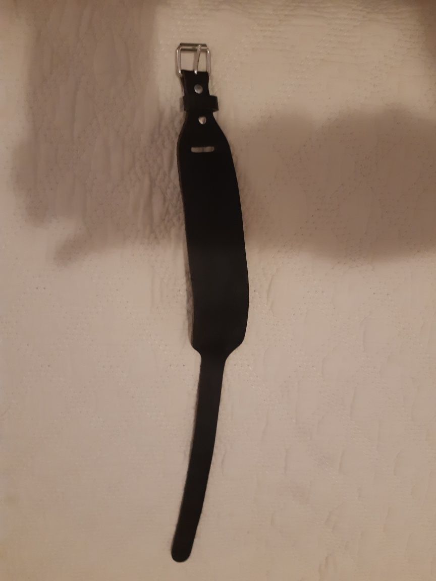 Pulseira goth em pele