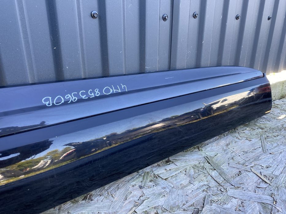 Накладка дверей передня права Audi Q7