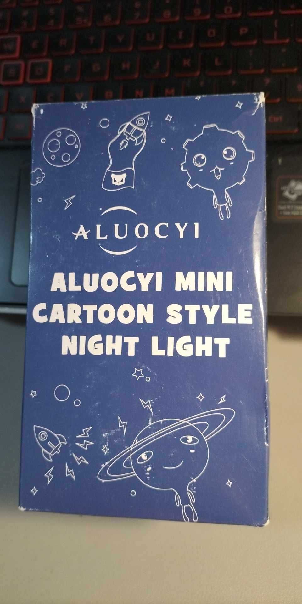 Lampka nocna Aluocyi mini w kreskowym stylu