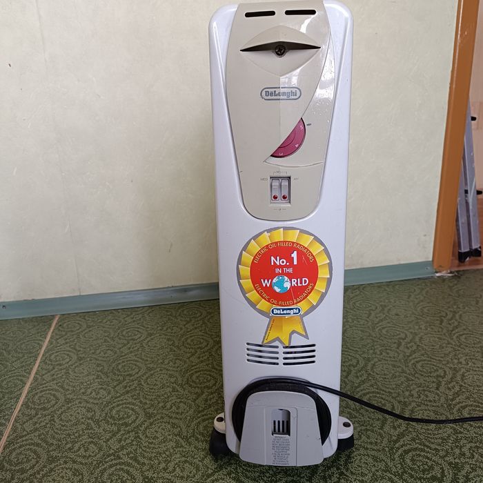 Обогреватель De'Longhi масляный.