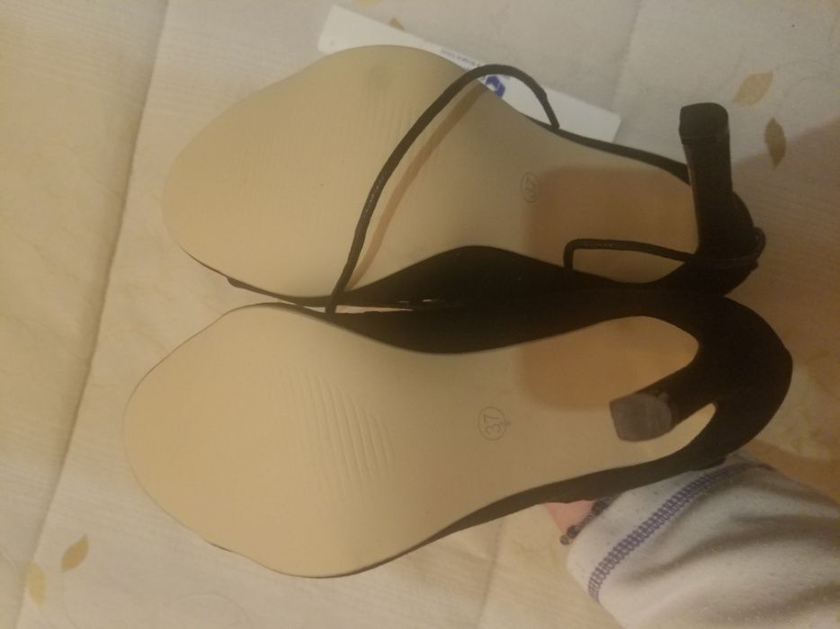 Sandálias femininas. Novas.