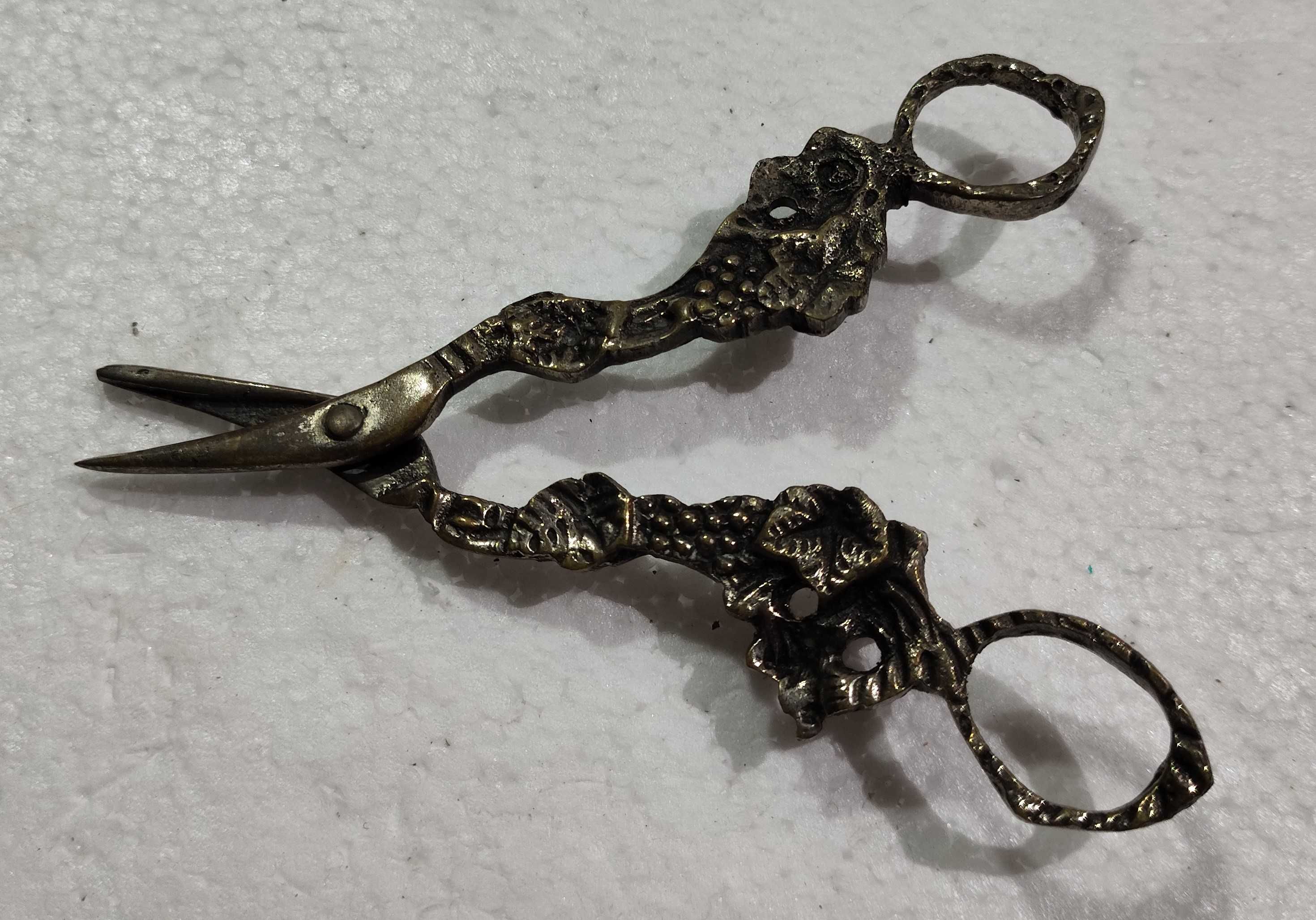 Tesoura para uvas em metal