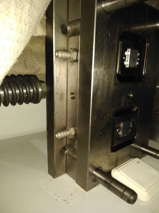 Rozwiń swój biznes – forma wtryskowa do ramek włącznika