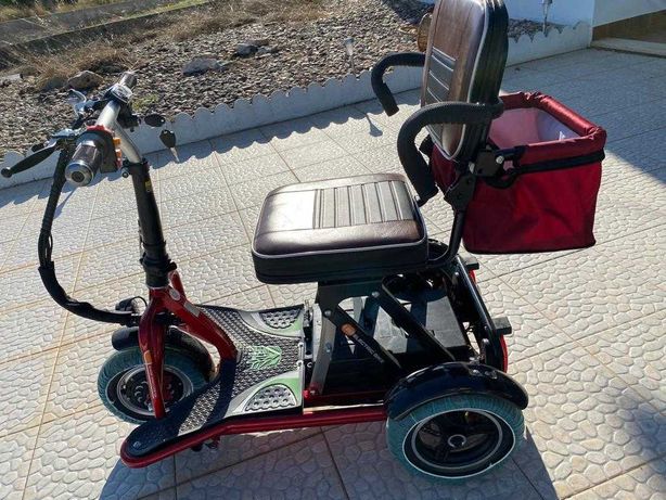 Scooter elétrica mobilidade reduzia
