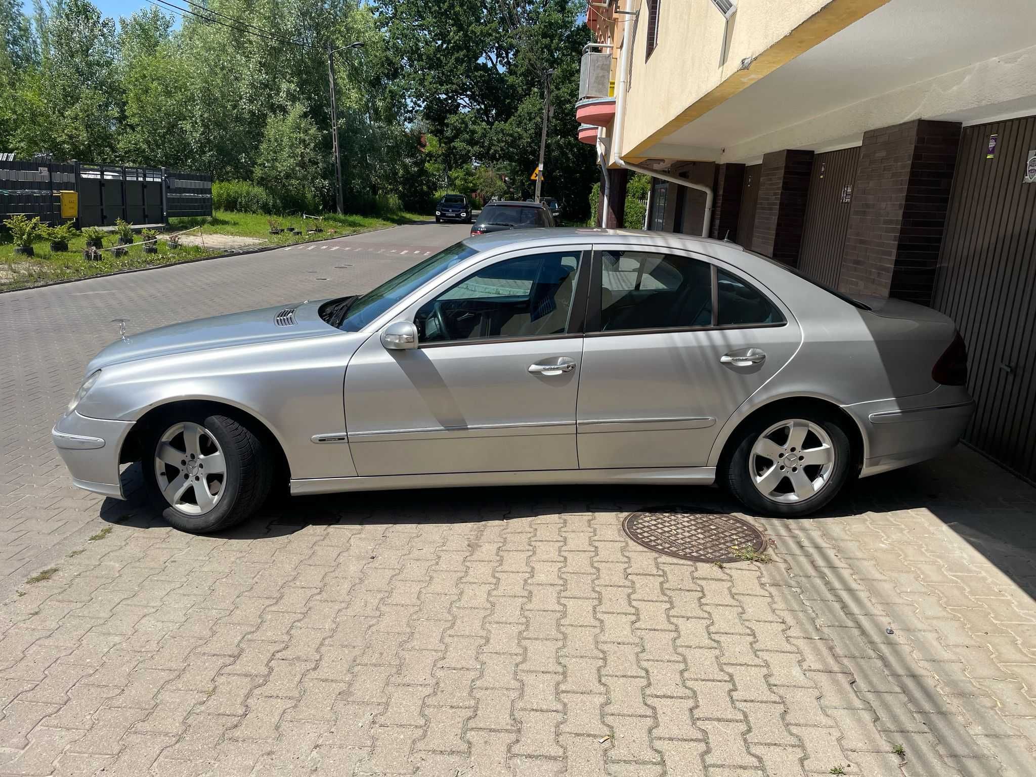 Mercedes E270 2.7 CDI R6 Avangarde automat klima
