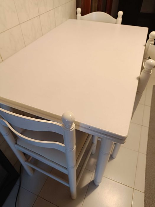 Mesa de cozinha branca de abrir