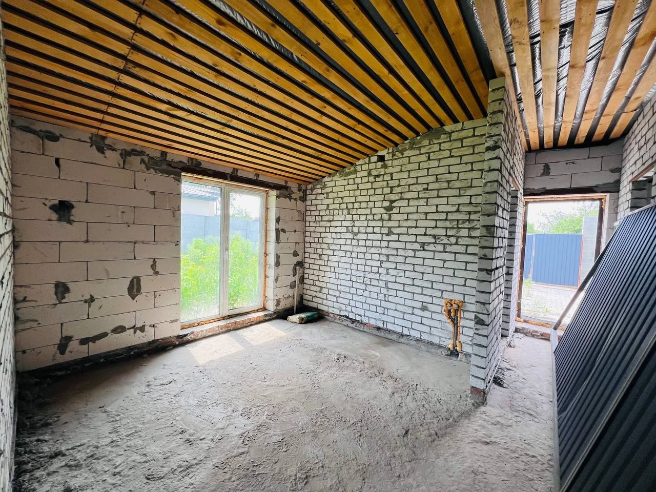 дом 70м² Подгородное новый два участка