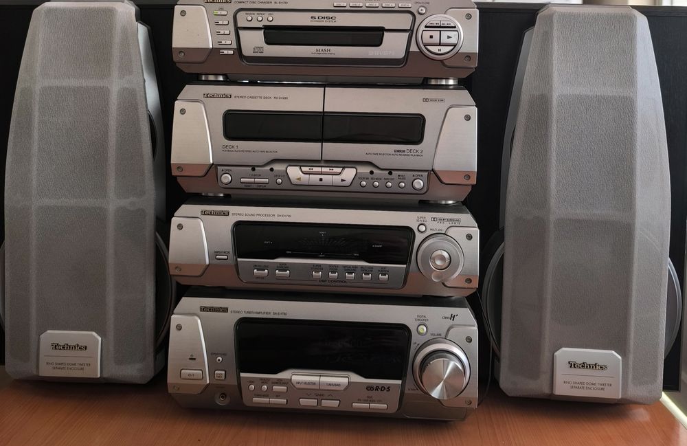 Aparelhagem de Som Technics
Todos os vários módulos funcionam sem pro