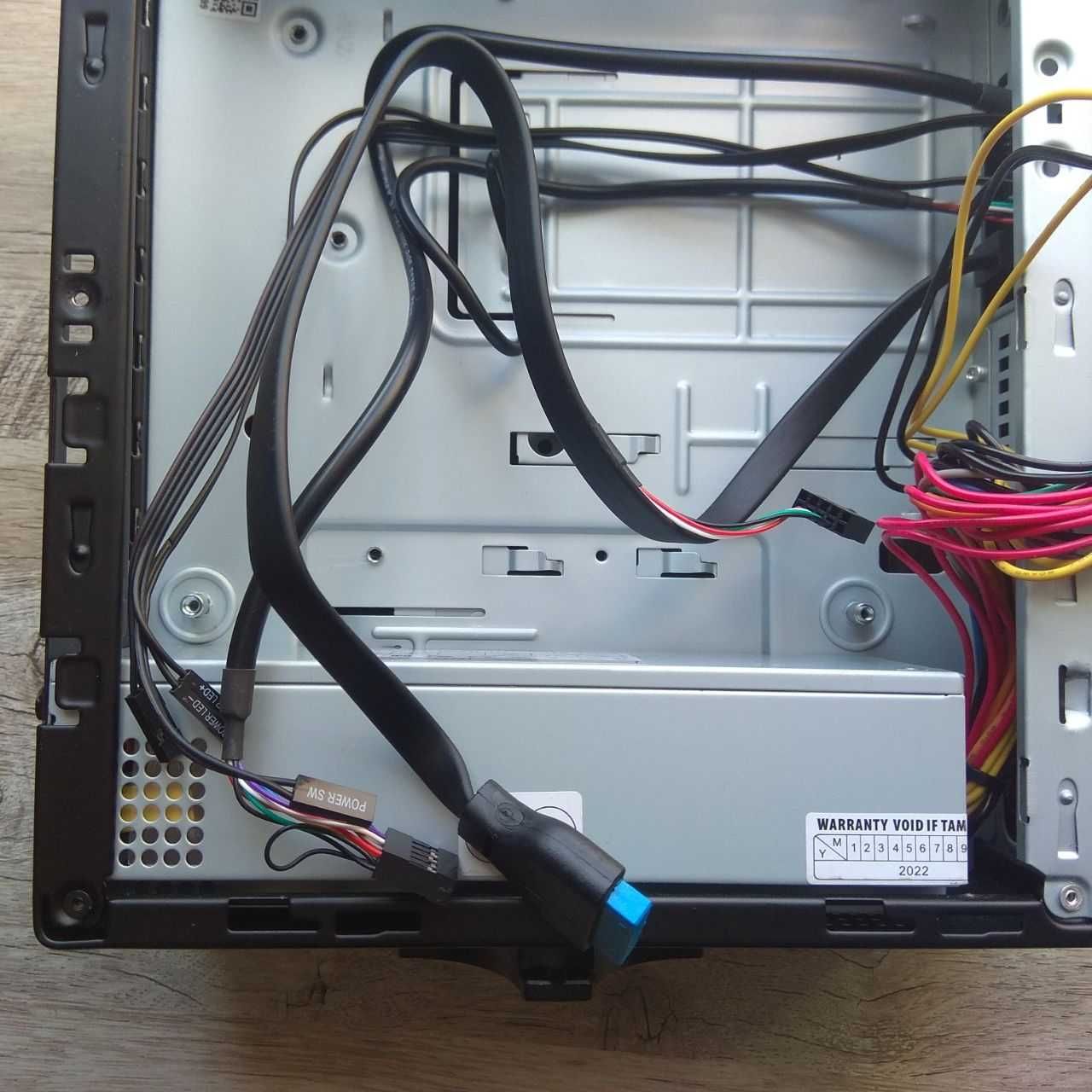 Gamemax ST102-U3 | ITX-200W | SFF | VESA крепление в комплекте