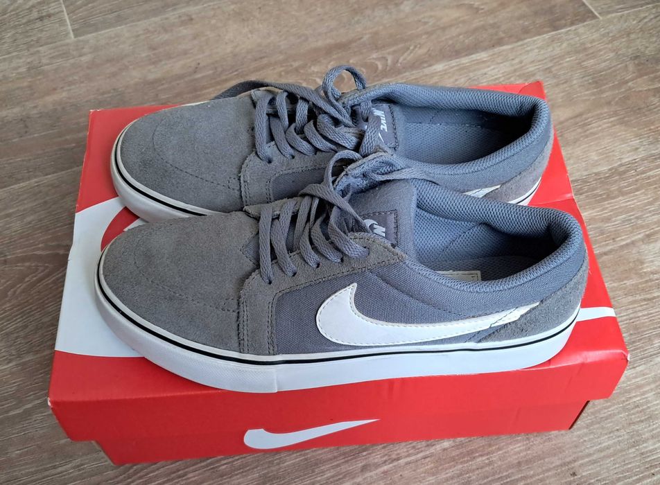 Кроссовки Nike замшевые