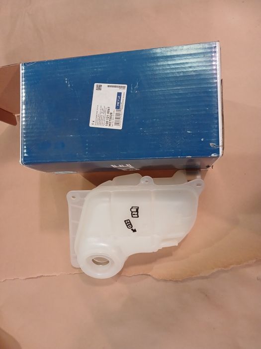 Бачок системы охлаждения расширительный 1001210061 Meyle