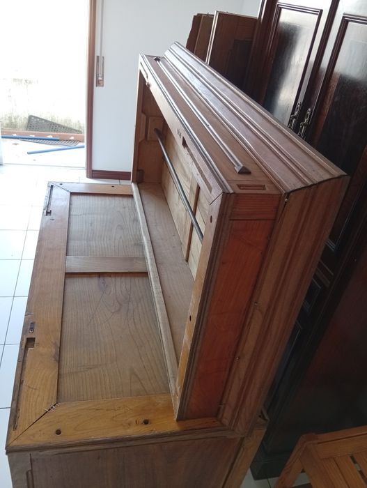 Guarda Roupa em nogueira maciça