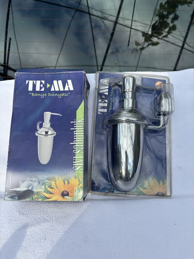 Настенный дозатор для мыла