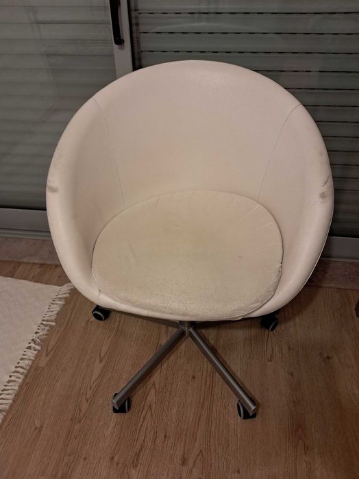 Secretária e cadeira