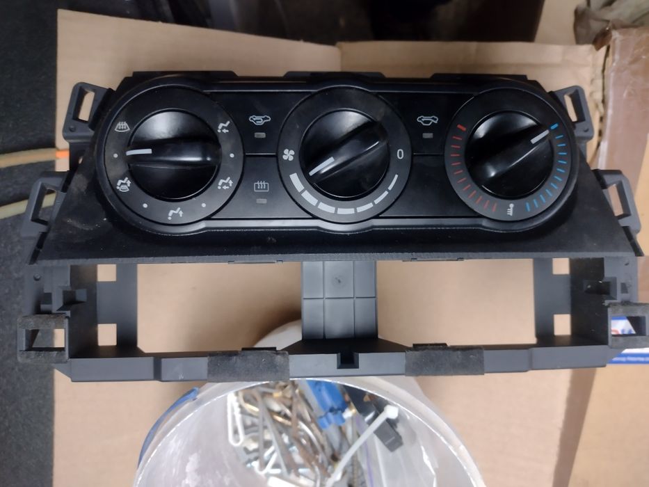 Блок управления печкой  Mazda 3 BM