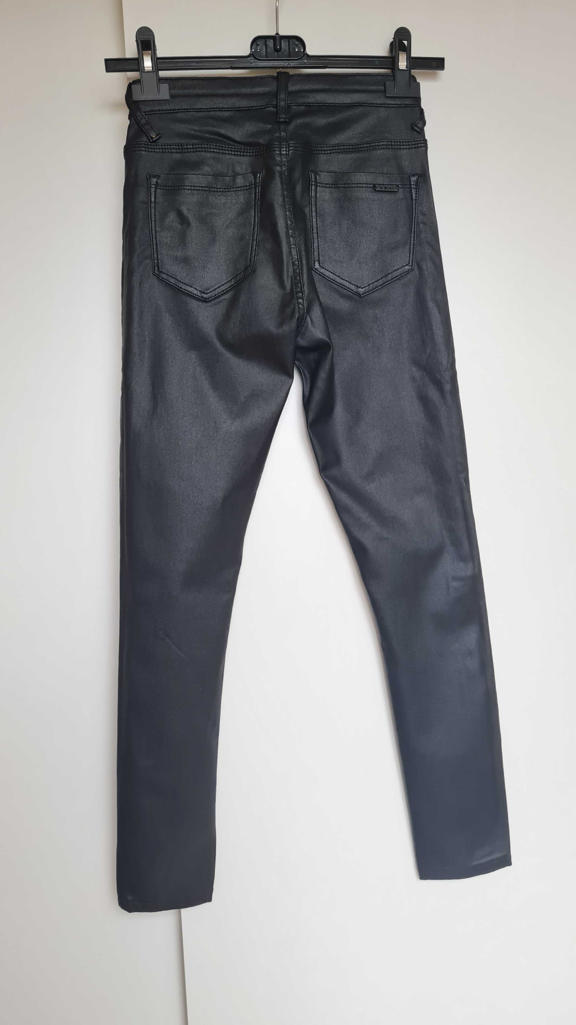 Spodnie woskowane z wysokim stanem Fashion Jeans XS