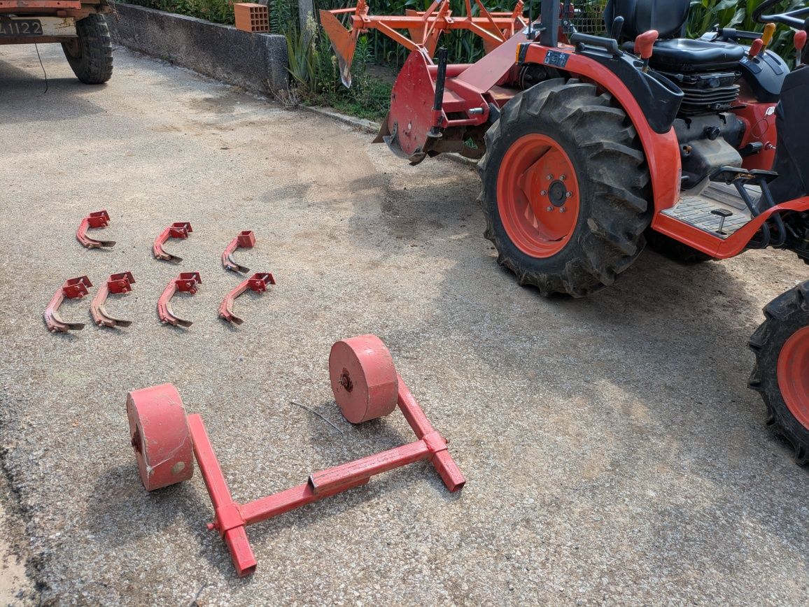 Trator Kubota com alfaias