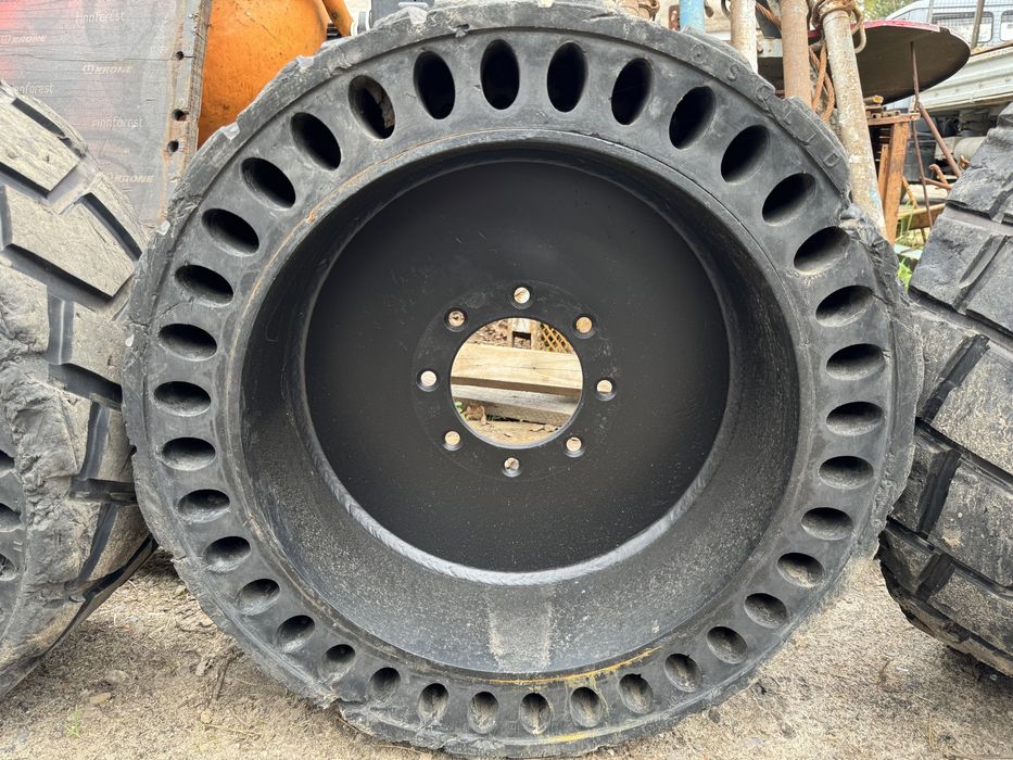 Колеса Диски і Шини 12 - R 16.5  Bobcat