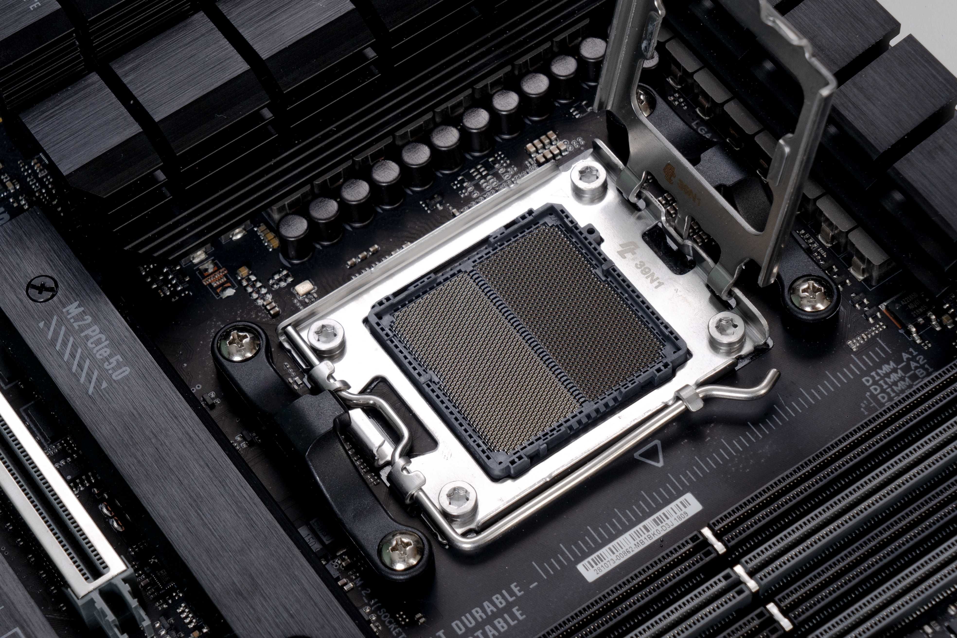 Материнська плата ASUS TUF GAMING X670E-PLUS WiFi/Гар 3 міс/SiliconFox