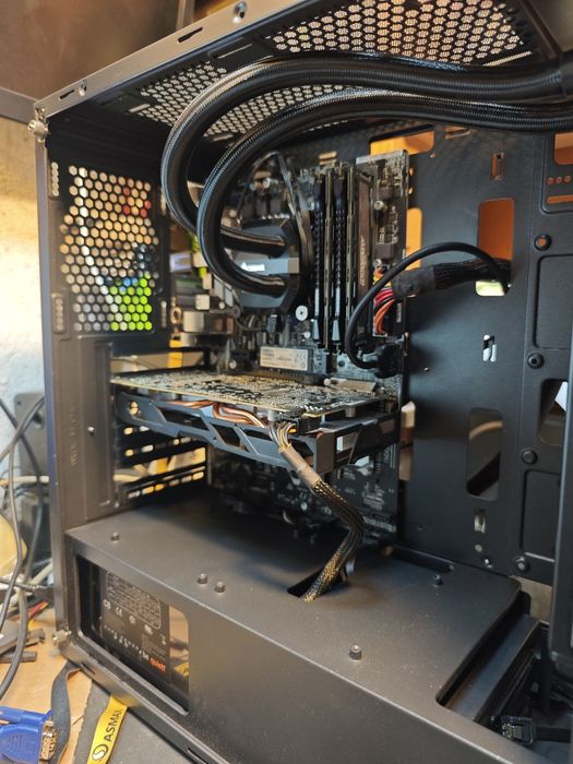 i7 6700K Oc 8x4,6 GHz RX570 4GB RAM 16 GB  SSD m.2 250GB HDD 1tb Win11