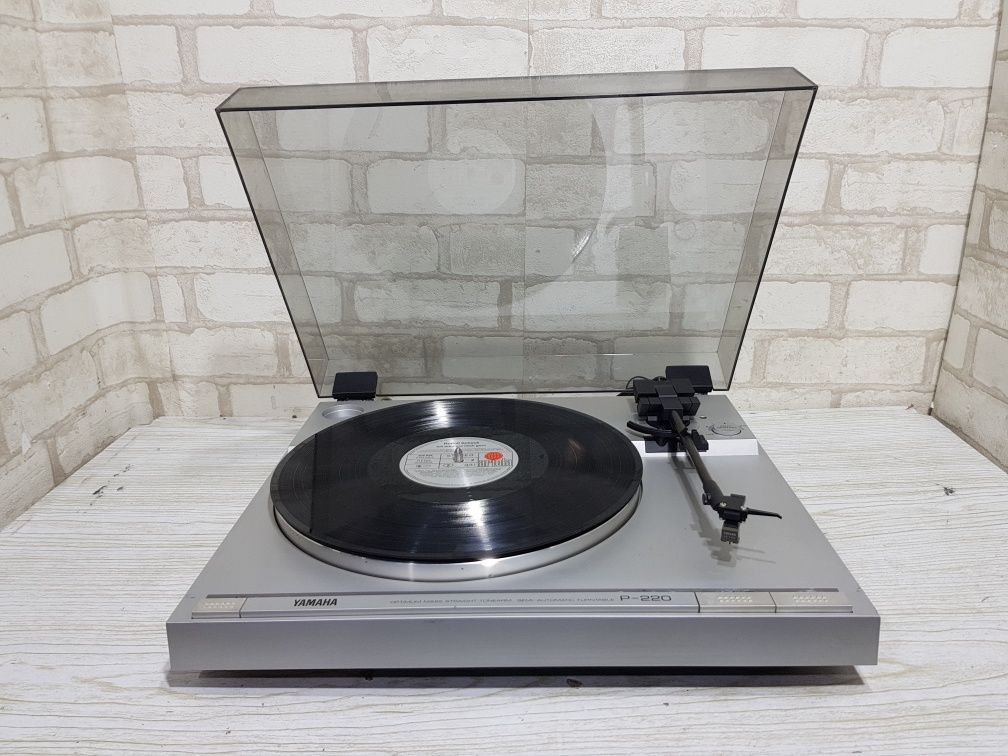 Вініловий програвач YAMAHA P 220, 33/45 об/хв, б/у з Німеччини