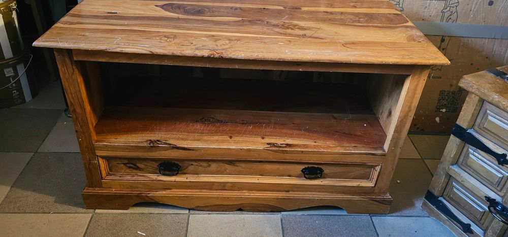 Dębowa szafka pod telewizor