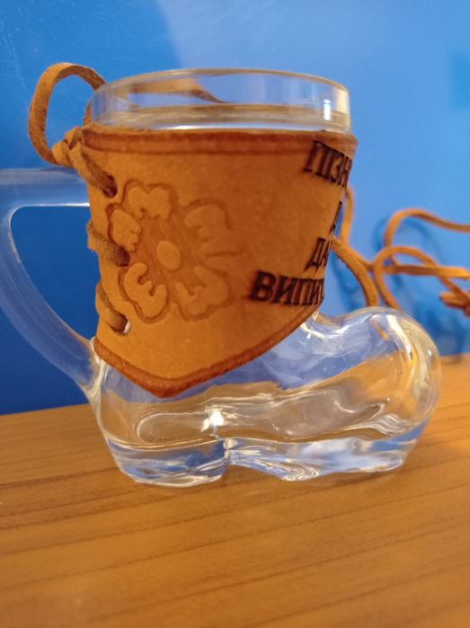 Рюмка-сувенир в натуральной коже с кожаным шнурком