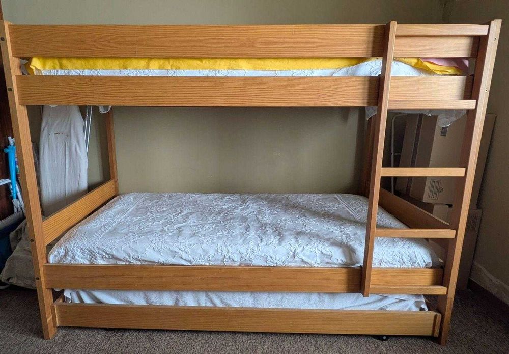 Beliche madeira maciça - 3 camas 90x180 cm | Bom estado