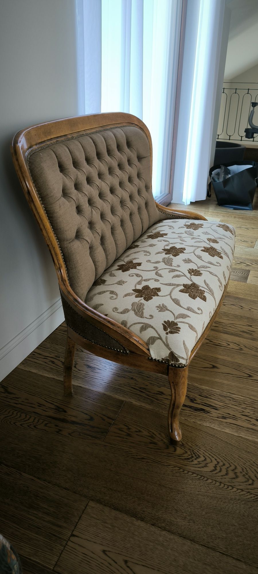 Sofa w stylu ludwikowskim