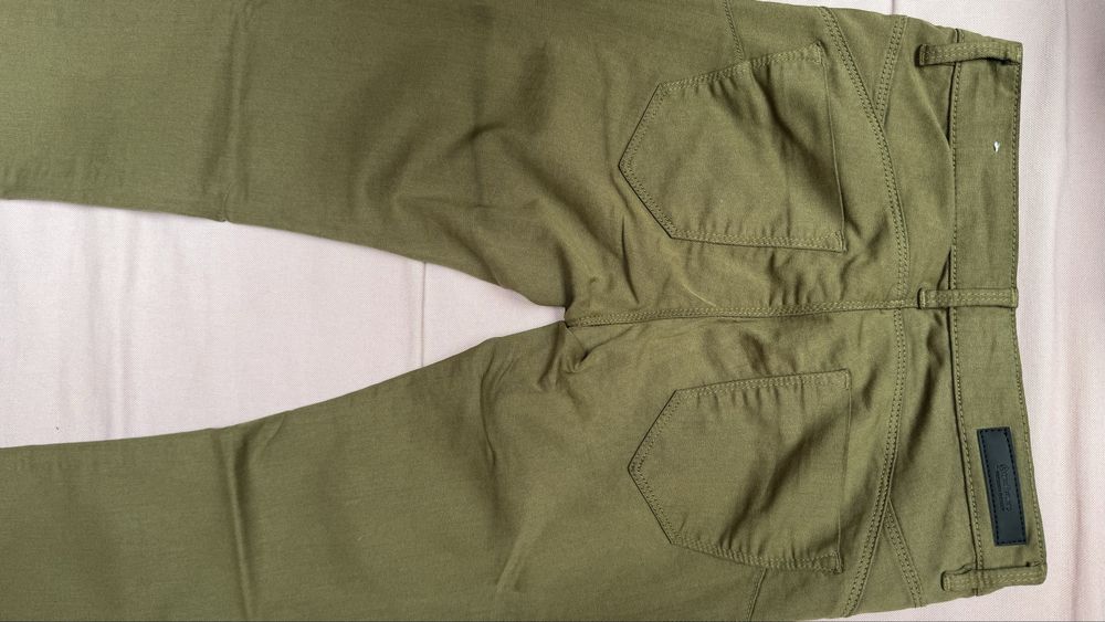 Spodnie push-up zielone