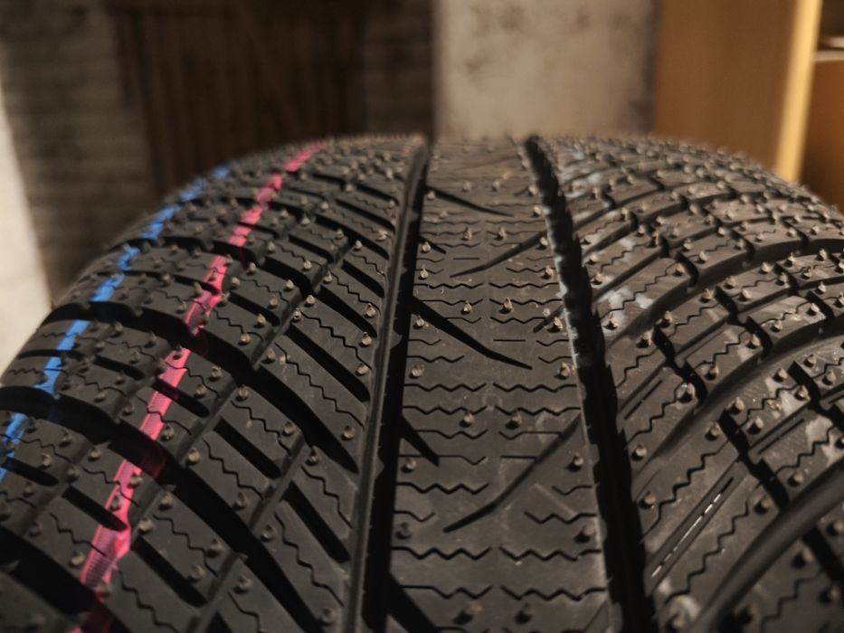 Opony Yokohama Advan Winter 245/45/19 v907