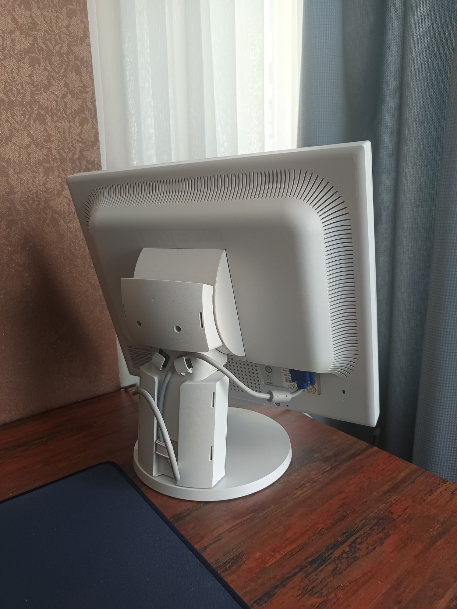 Монитор NEC MultiSync LCD1970NXp (19", DVI/VGA)