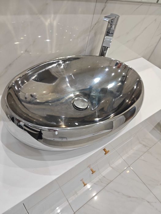 Umywalka nablatowa srebrna Rea