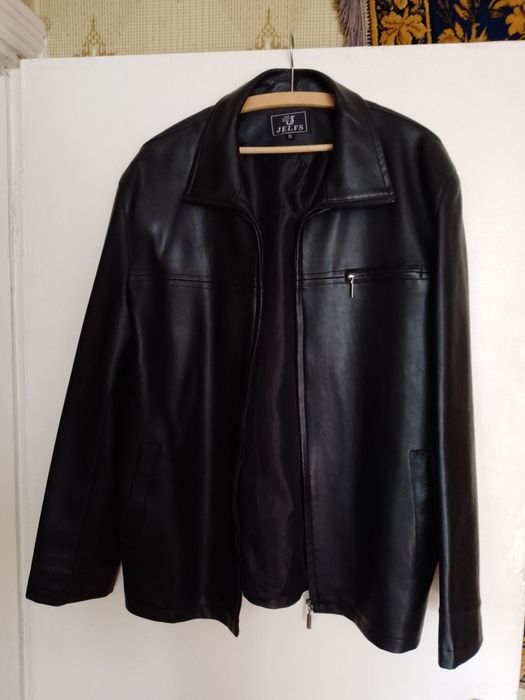 Продається одяг чоловічий.