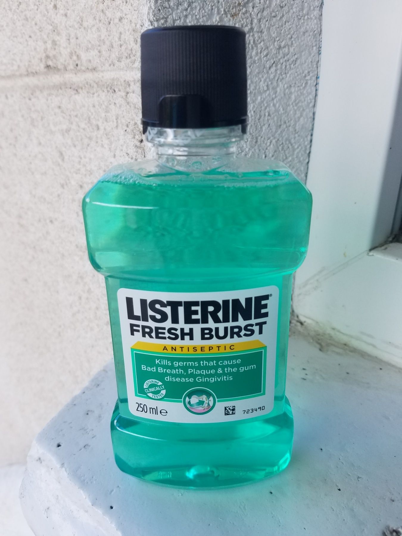 Listerine Fresh Bursh  250ml Italy.