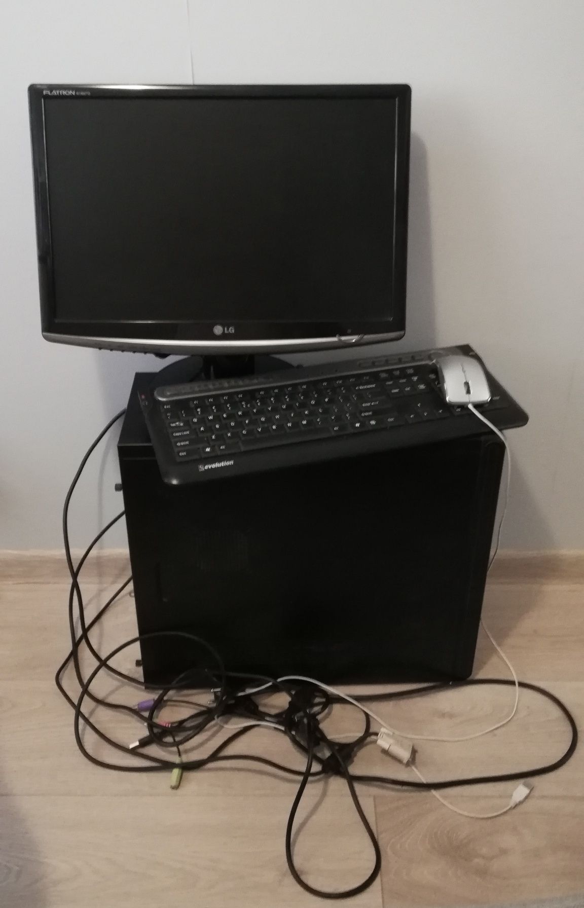 Komputer stacjonarny, PC zestaw z monitorem LG