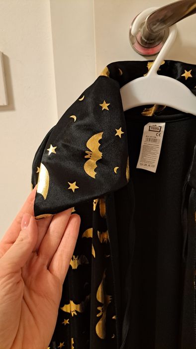 Czarno-złota peleryna przebranie za magika dla dziecka