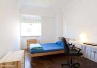 Quarto com cama de casal em apartamento com 7 quartos - FLAT E - E4