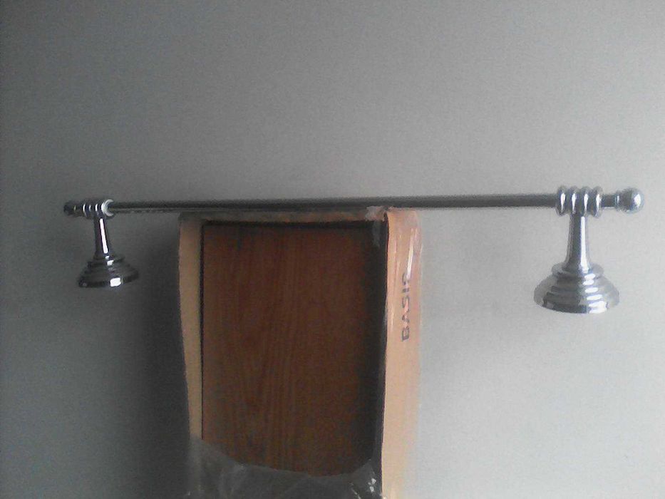 toalheiro  e acessórios  de casa de banho