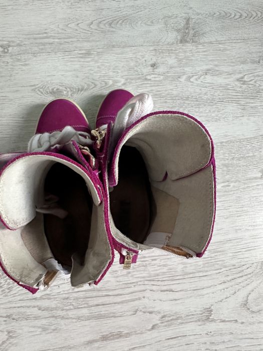 Sneakersy na koturnie zamszowe złote logo Bocci