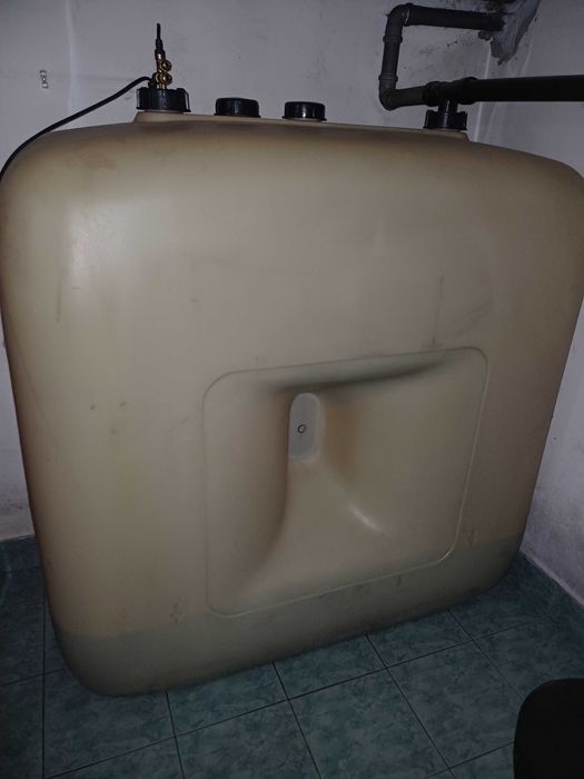 Zbiornik olejowy wraz z olejem