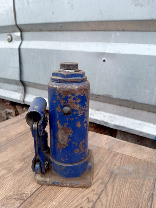 Продам Домкрат на 3т в робочому стані