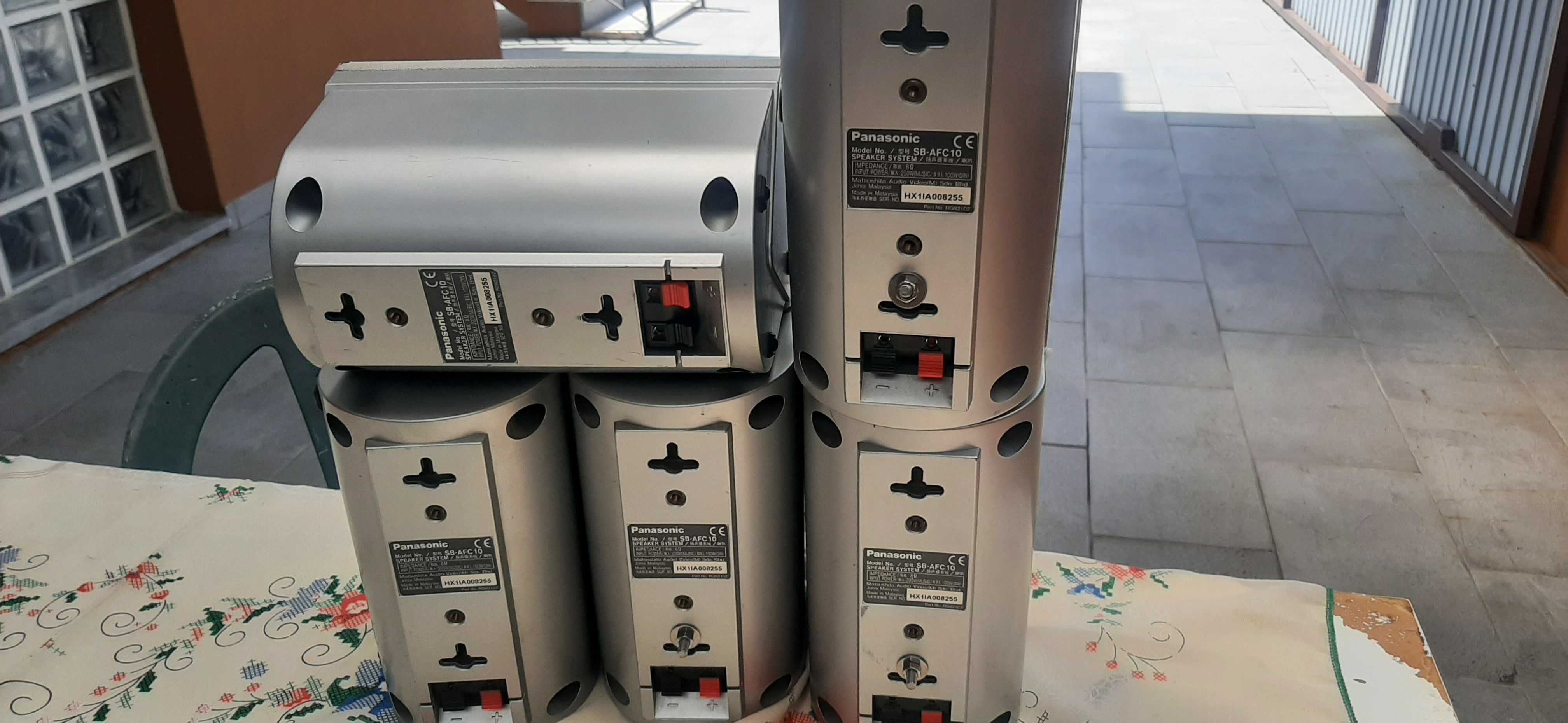 Colunas de som em bom estado