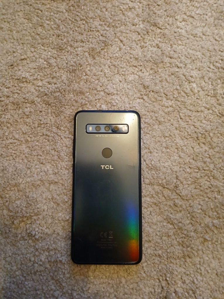 Tcl 10 SE usado com ecrã novo ,parte de traz com estaladela pequena