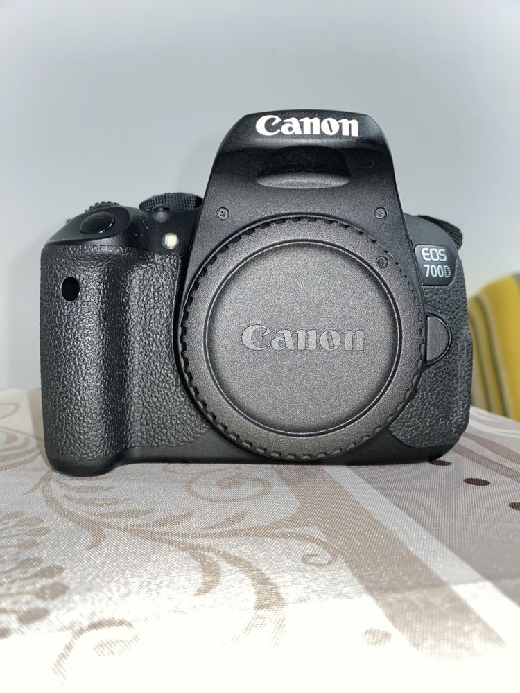 Vendo canon 700D com menos de 6000 cliques