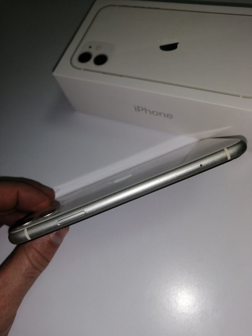iPhone 11  128GB