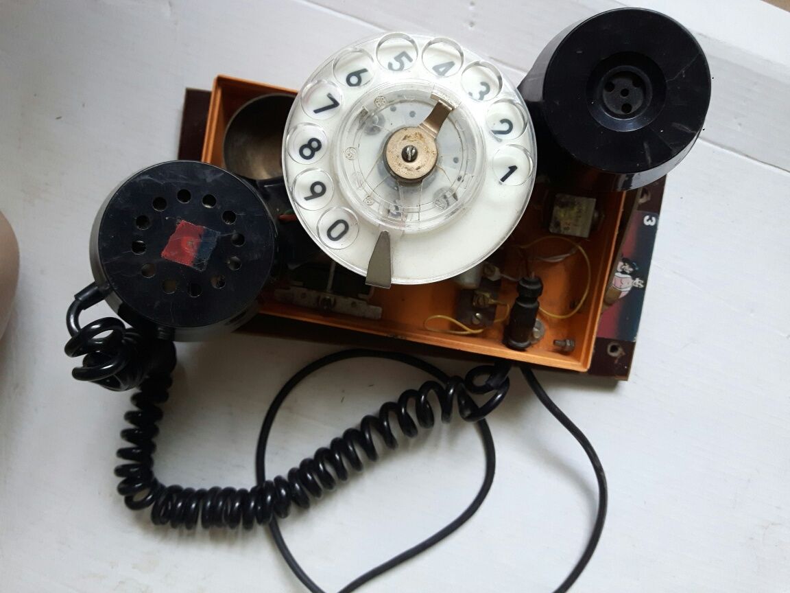 Телефон та трубка стаціонарні, радіо