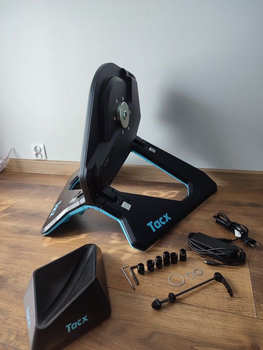 Trenażer rowerowy Tacx NEO 2 Smart