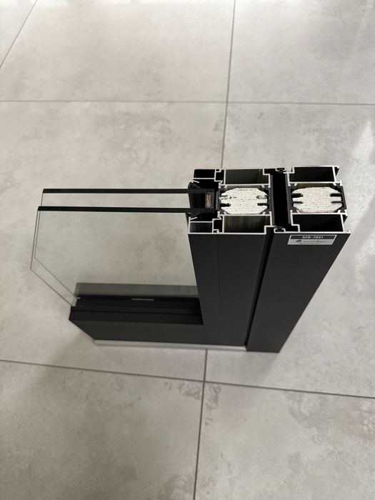 Drzwi aluminiowe przeciwpożarowe EI 30