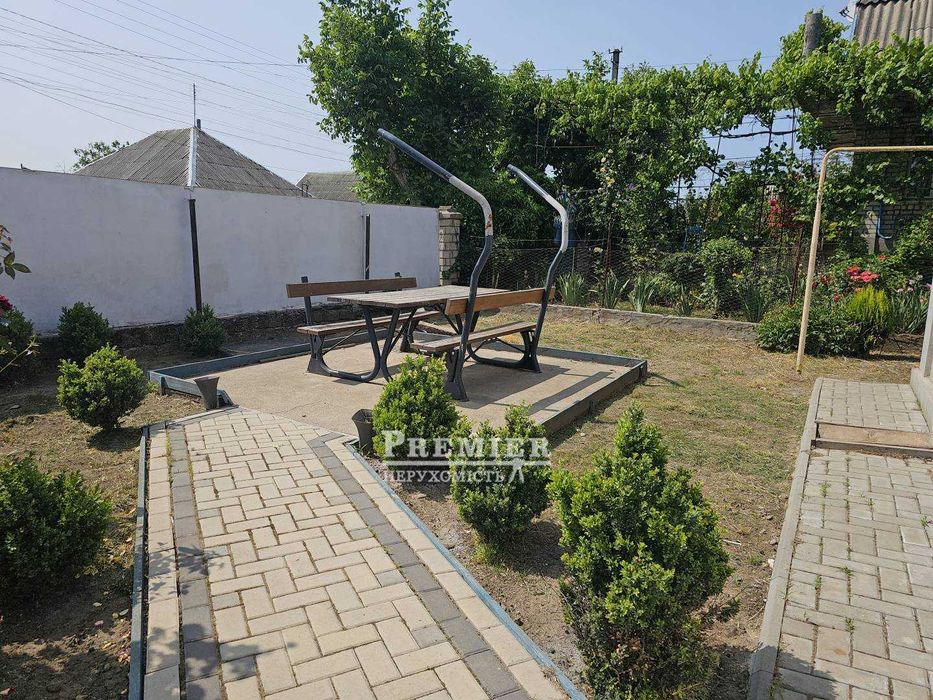 У продажу будинок у смт. Великодолинське